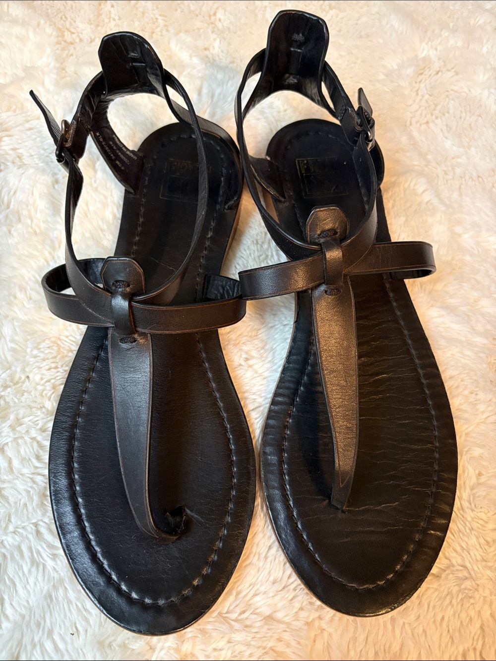 Frye Rachel T-Strap leather sandals Size 8.5